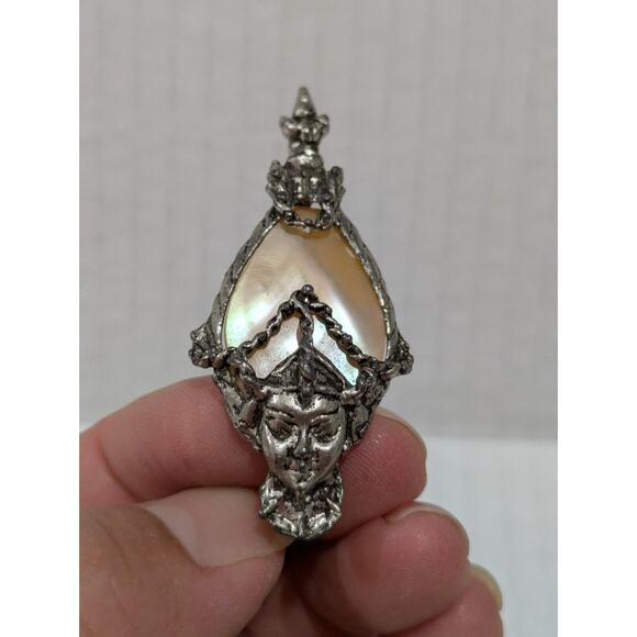 Selro Selini Silver Tone Face Mask Mother Of Pearl Unique Costume Brooch Pin - Picture 1 of 7